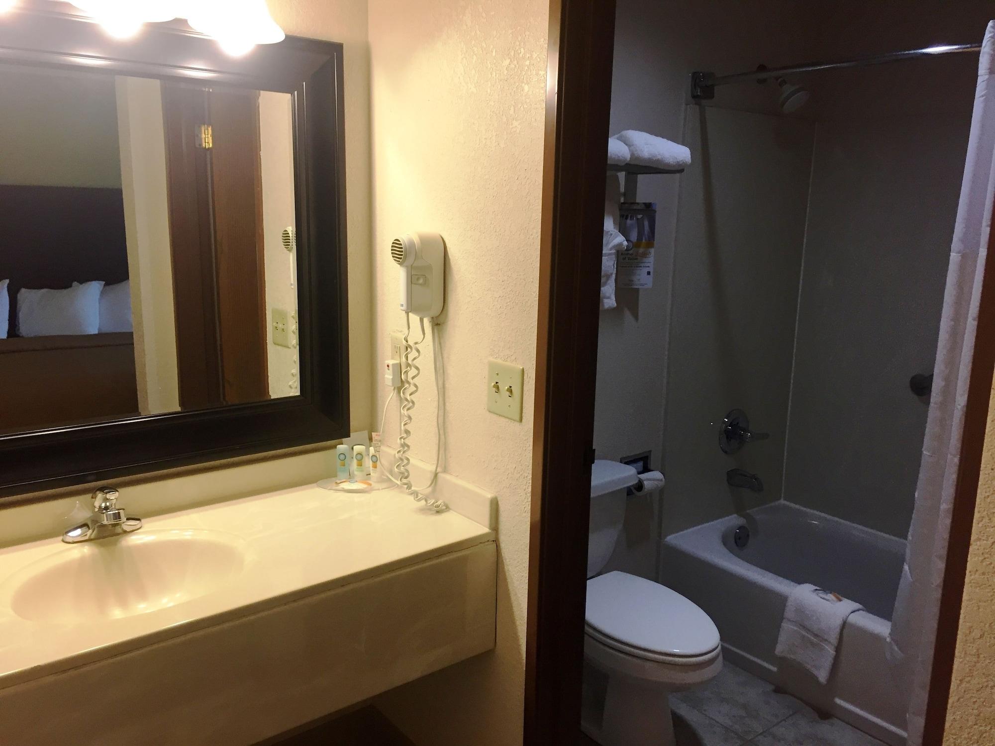 Quality Suites Kansas City International Airport Εξωτερικό φωτογραφία