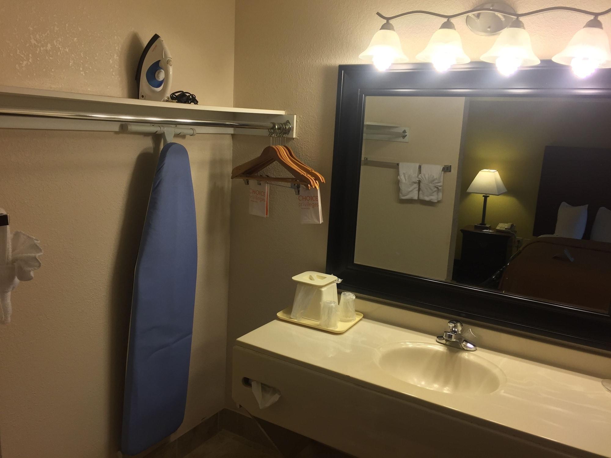 Quality Suites Kansas City International Airport Εξωτερικό φωτογραφία