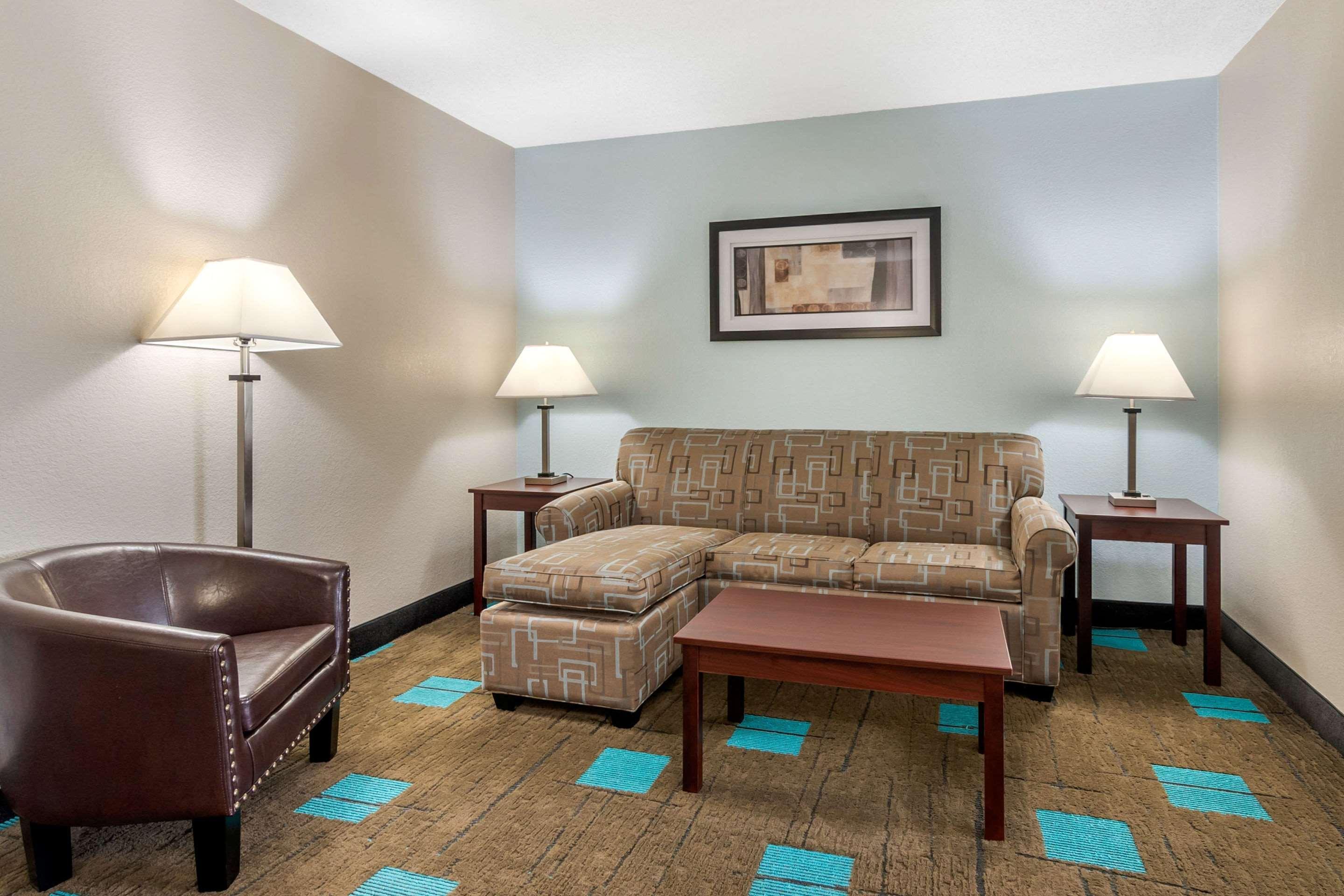 Quality Suites Kansas City International Airport Εξωτερικό φωτογραφία