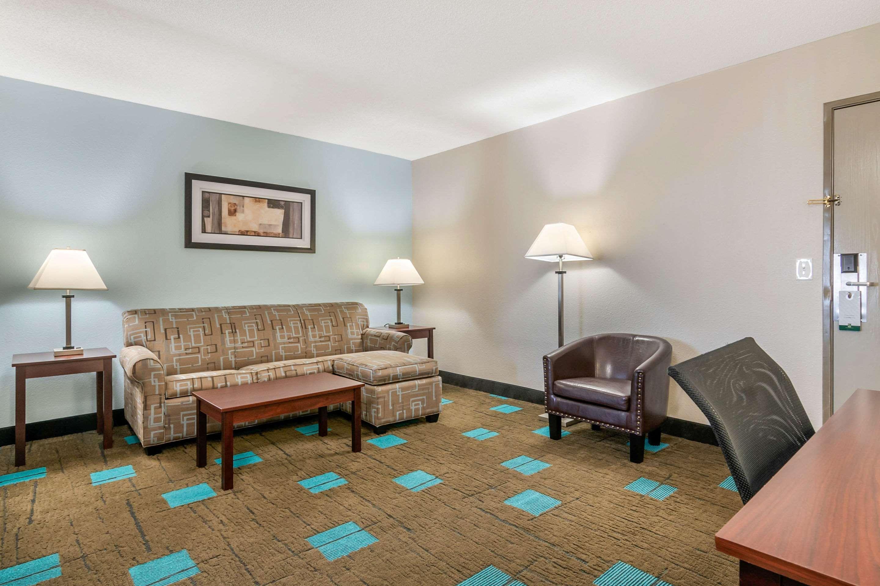 Quality Suites Kansas City International Airport Εξωτερικό φωτογραφία