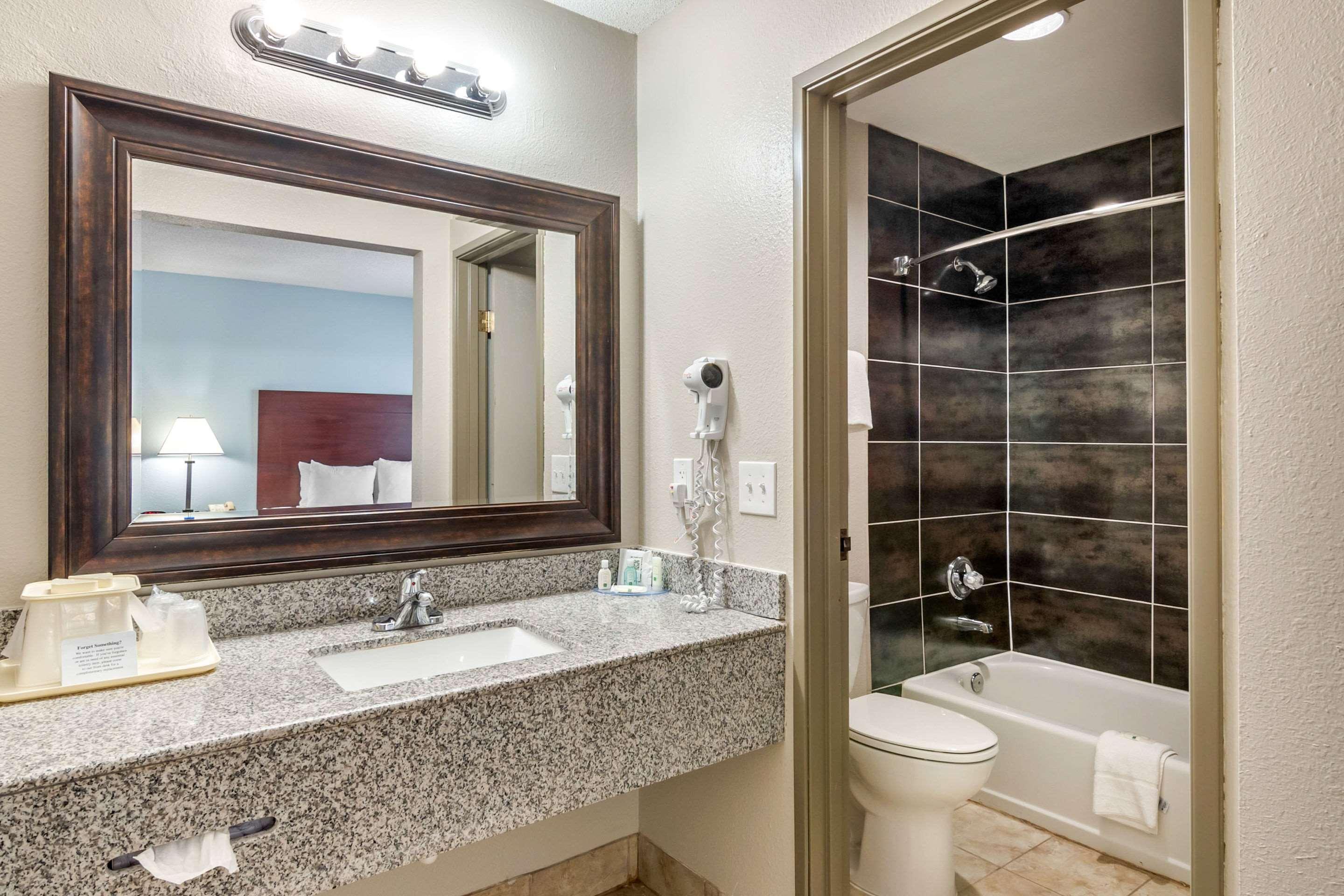 Quality Suites Kansas City International Airport Εξωτερικό φωτογραφία