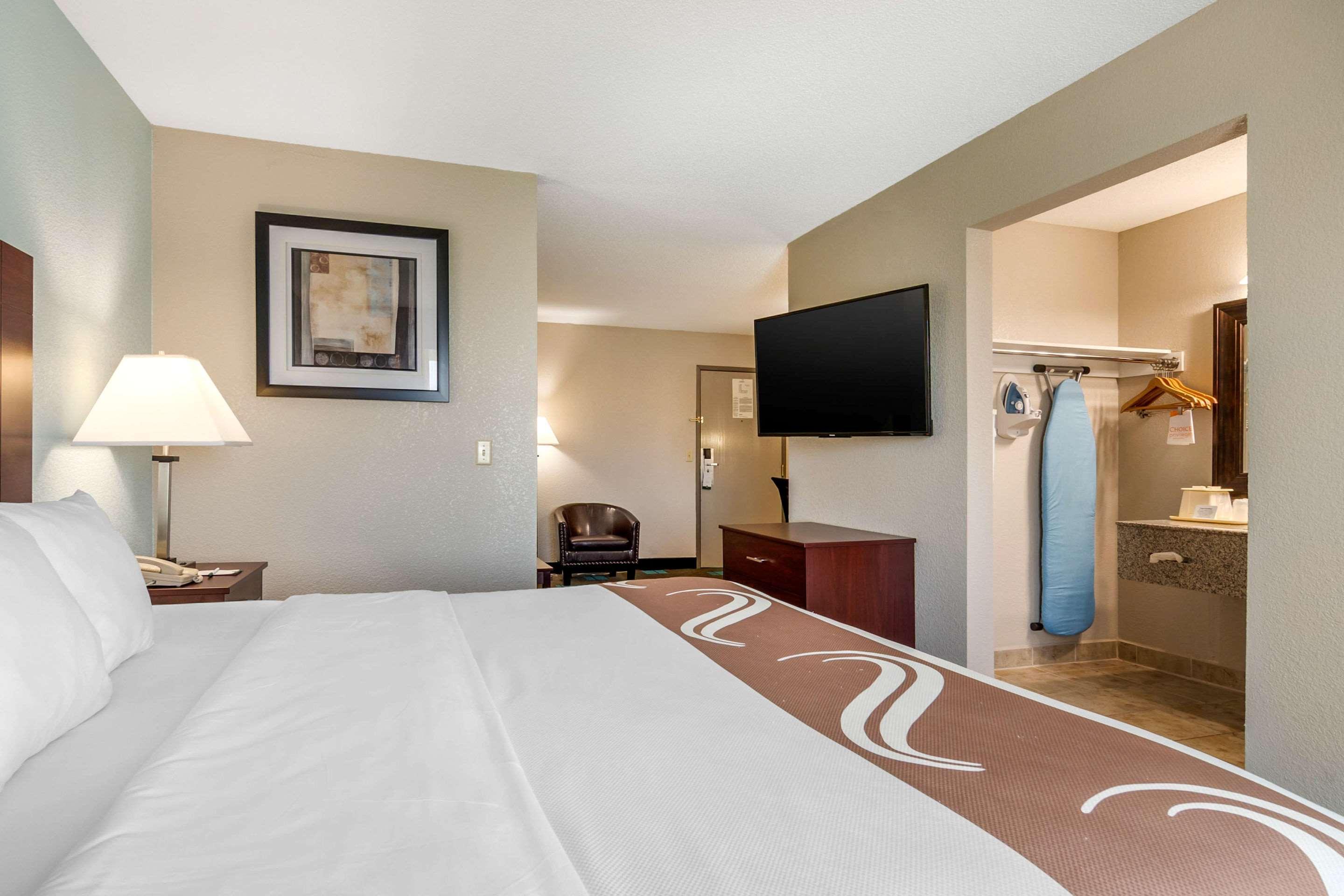 Quality Suites Kansas City International Airport Εξωτερικό φωτογραφία